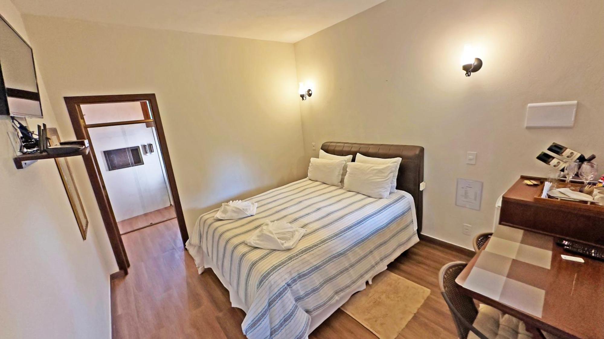 Medeiros Inn *